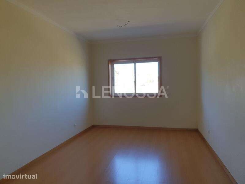 Venda de Apartamento T1 em Rua Agras Novas - Grande imagem: 4/9