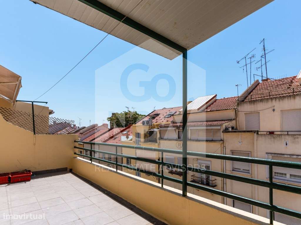 T2 com terraço na Graça-1