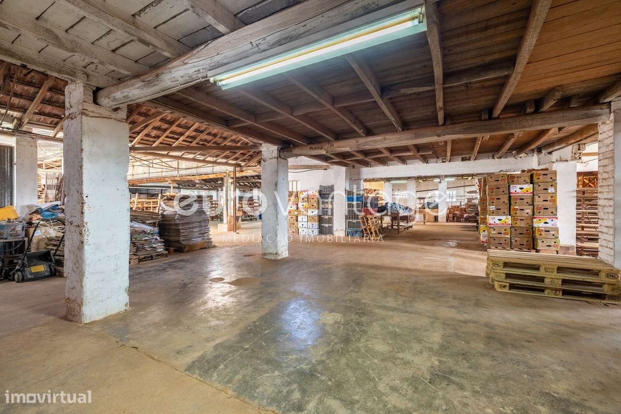 Pavilhão Industrial c/ 1.980 m² sito no Juncal-5
