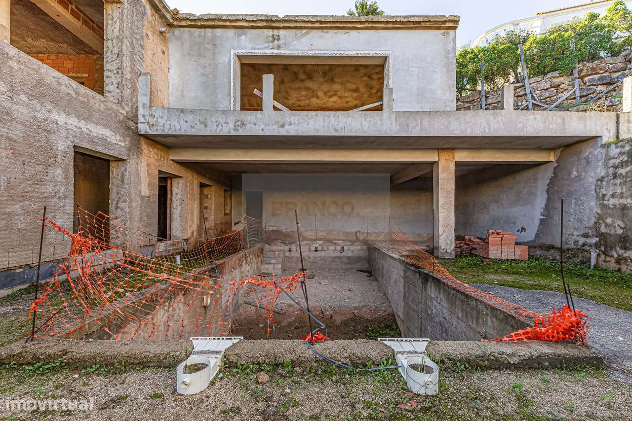 Moradia T3 para Renovar com Piscina | Parque da Floresta, Vila do Bisp - Grande imagem: 3/11