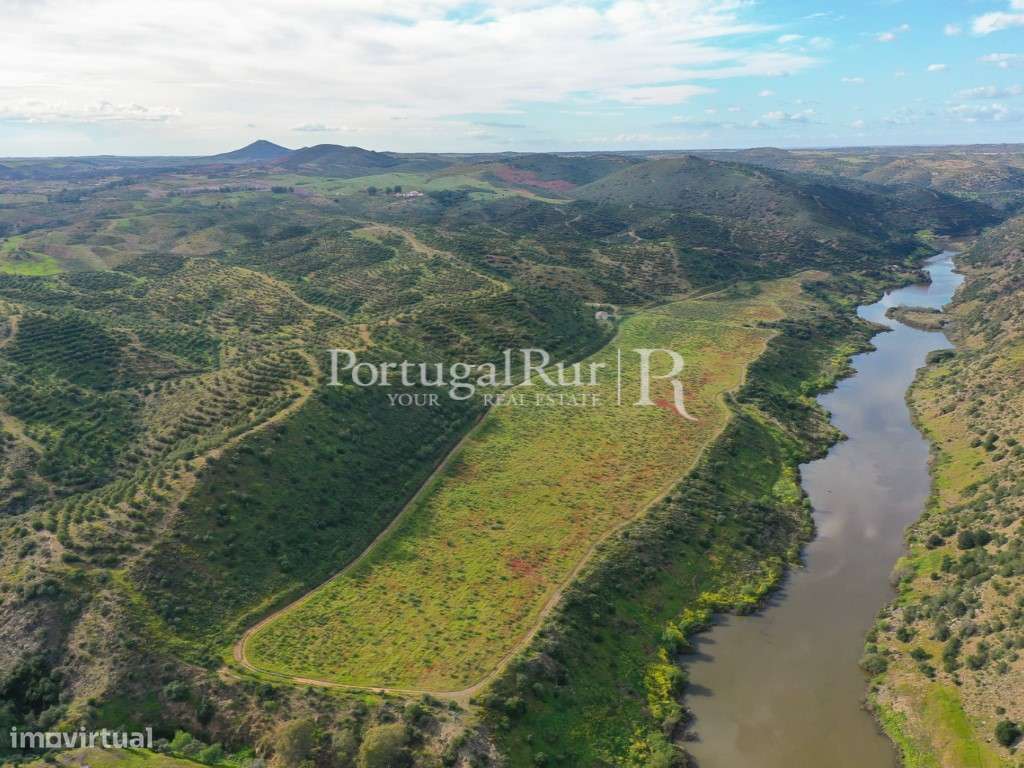 Herdades de Caça com 1300 Hectares, junto do rio Guadiana-0