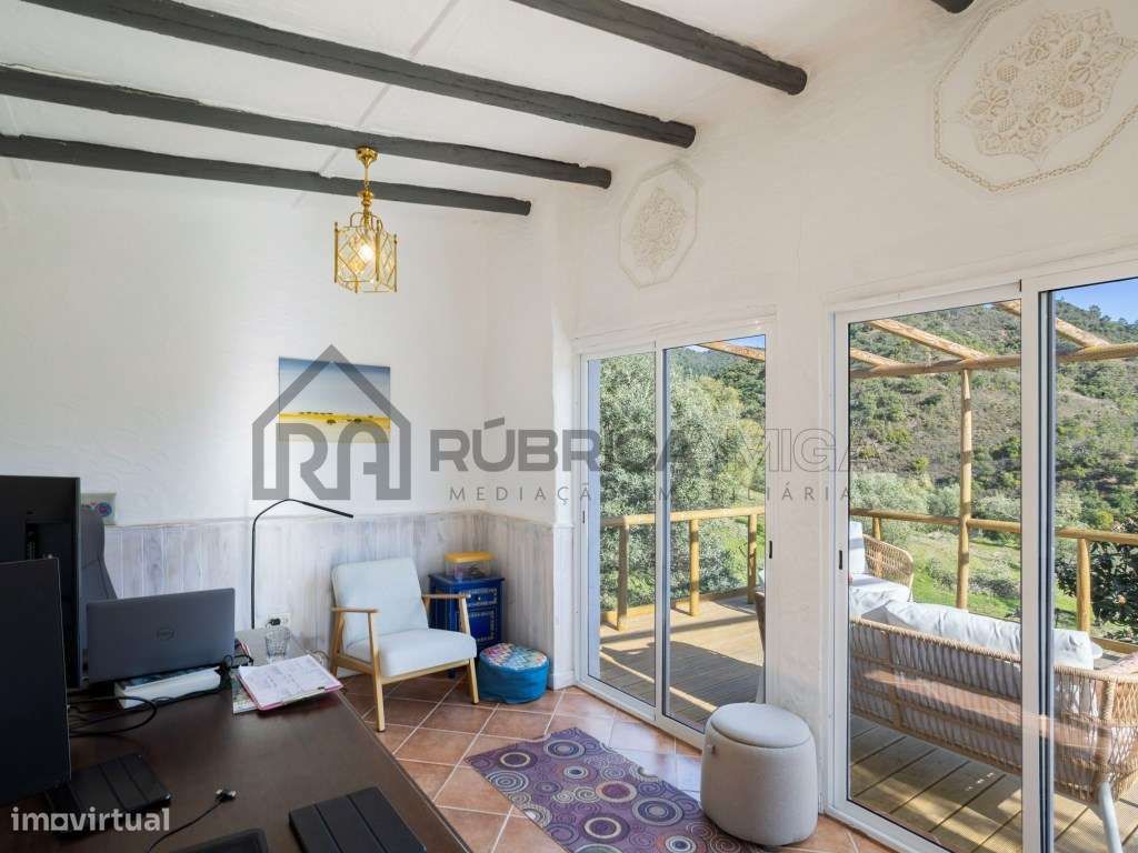 Moradia com Anexos e Vistas Deslumbrantes em Zona Tranquila-18