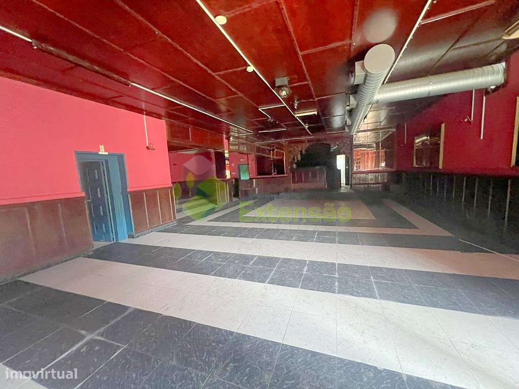Antigo bar, para recuperar, perto de Alcoentre - junto à A1, com lo...-4