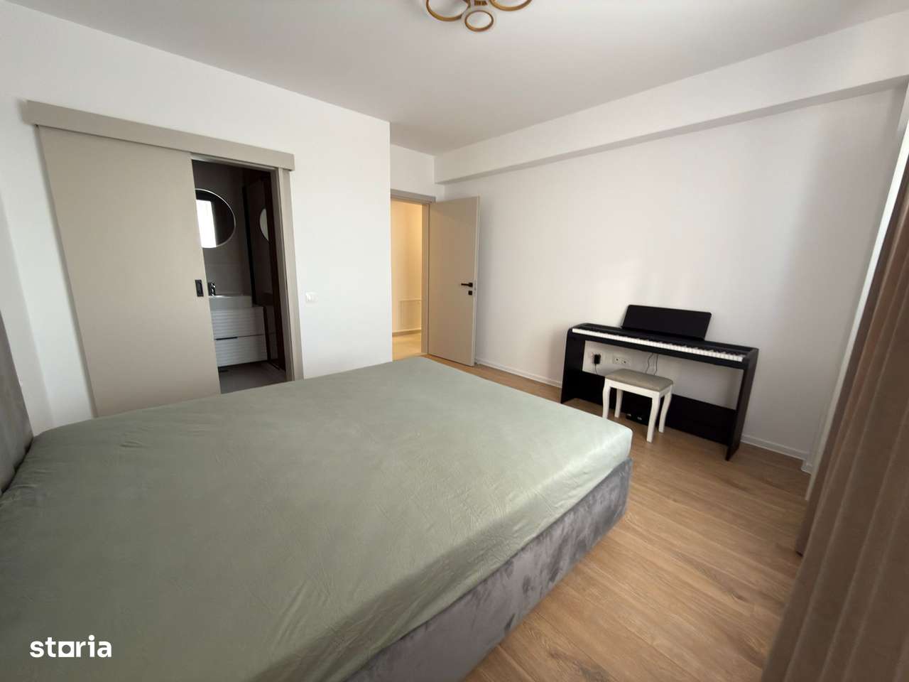 Oferta ! Apartament 3 Camere Decomandat- Zona Coresi-4