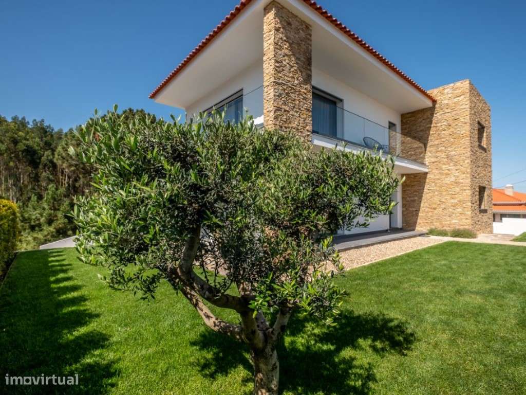 Moradia T4 nova inserida em lote de 687 m2-30