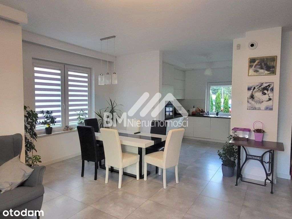 Dom wolnostojący z garażem na dwa samochody.-3