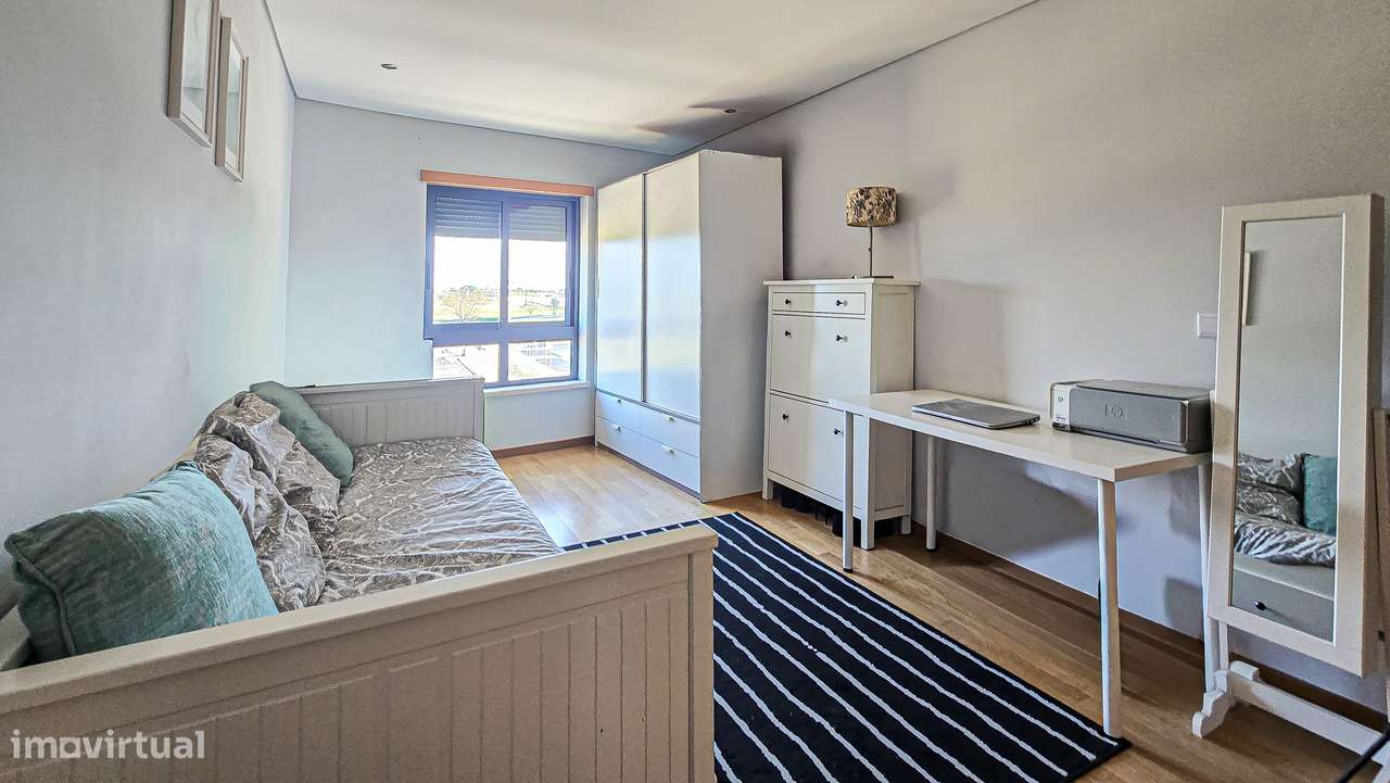 Apartamento T3 com varanda e garagem em Montijo-18