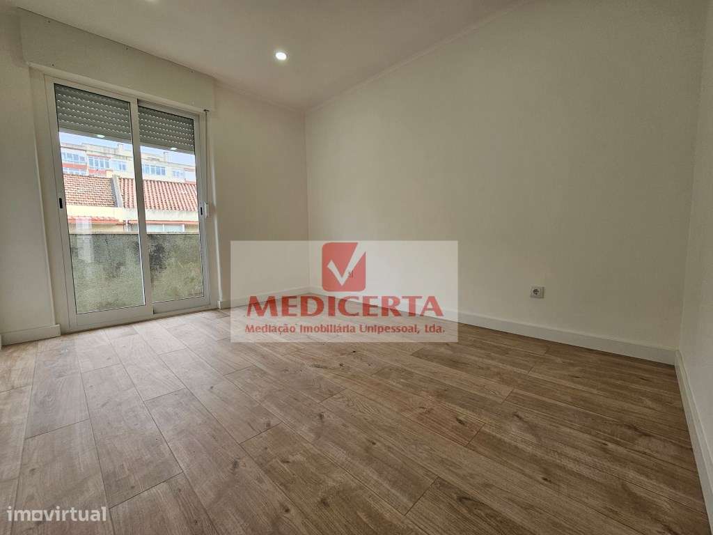 Amadora- Damaia-Cima T4 (104m2) Totalmente remodelado-15
