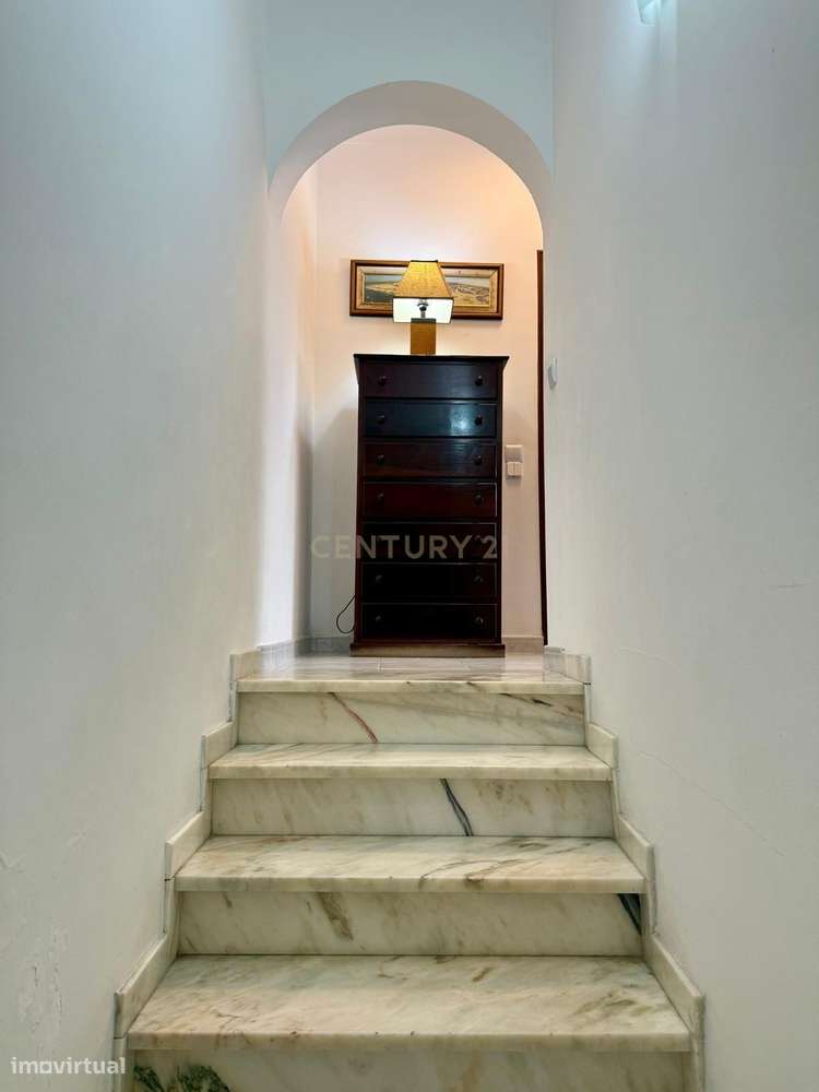 Moradia T3 em Olhão, com Terraço e Boa Exposição Solar na Baixa-11