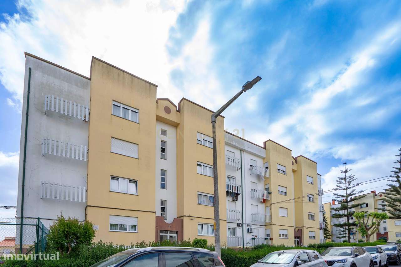 Apartamento para venda com 3 quartos em Camarate-12