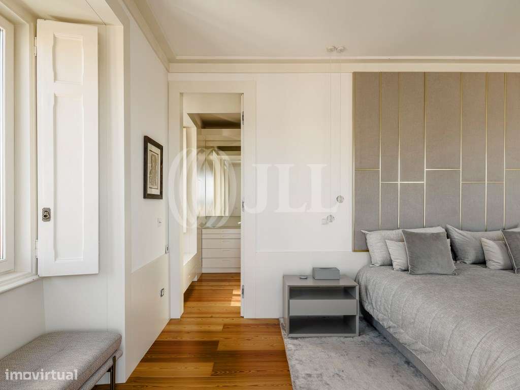 Apartamento T3+2 com jardim, em pleno Castelo, Lisboa-32