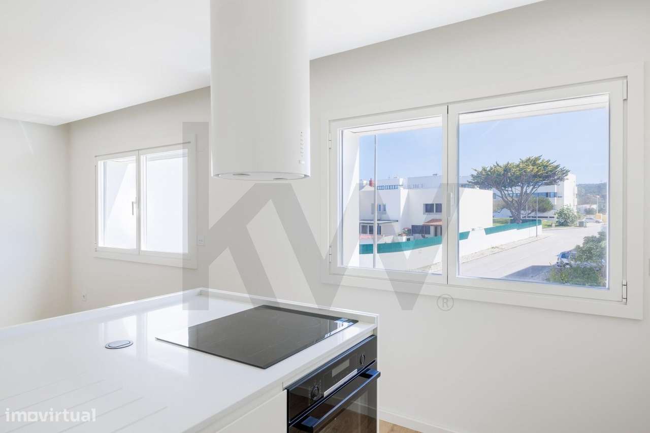 Entre serra e mar | Duplex T4 com terraços | Praia das Maçãs-8