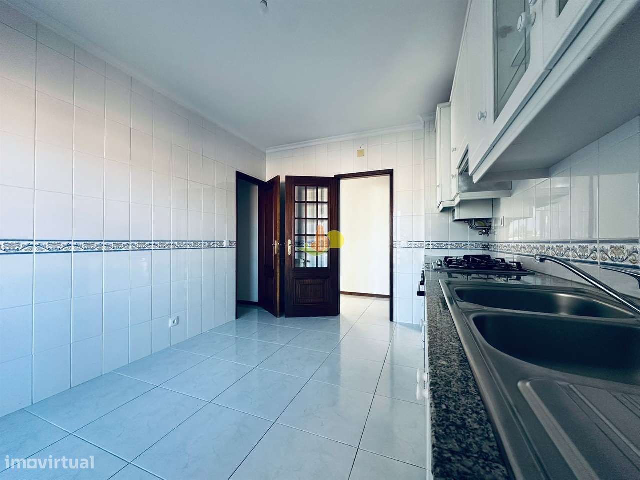 T4 c/ 3 wc´s e garagem - Arrendamento - Grande imagem: 3/37