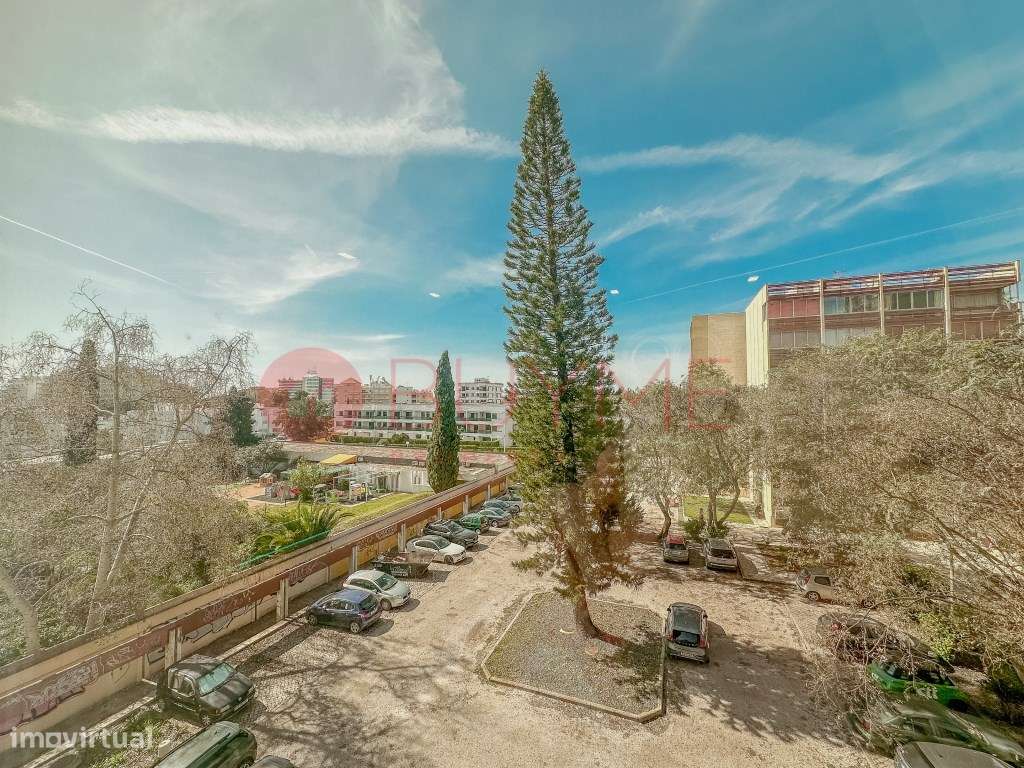 Apartamento T0+1 Renovado no Centro de Vilamoura-12