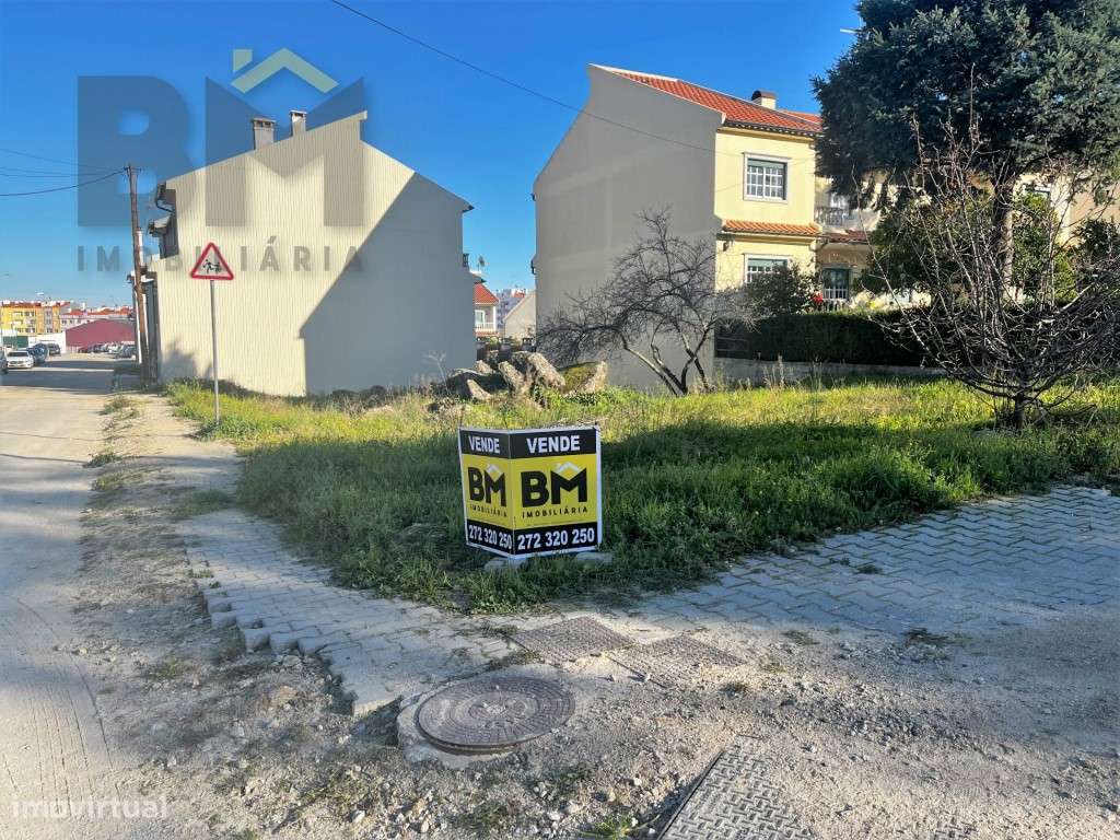 Terreno para construção de duas moradias geminadas - Grande imagem: 2/12