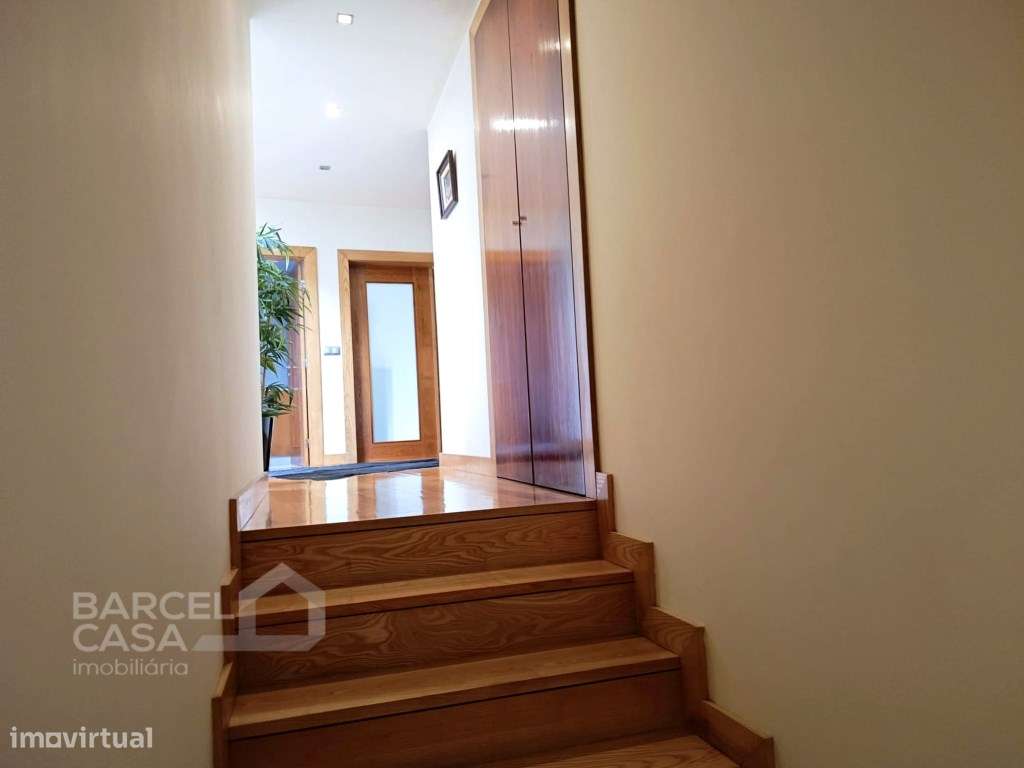 Moradia T4 em pedra, com piscina em Airó - Barcelos-27