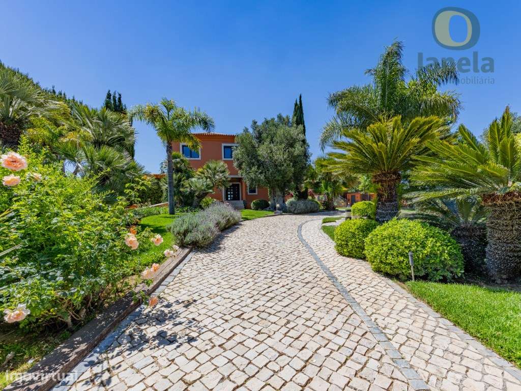 Encantadora Moradia T5 com vista Mar e Golfe, inserida num cenário ...-26