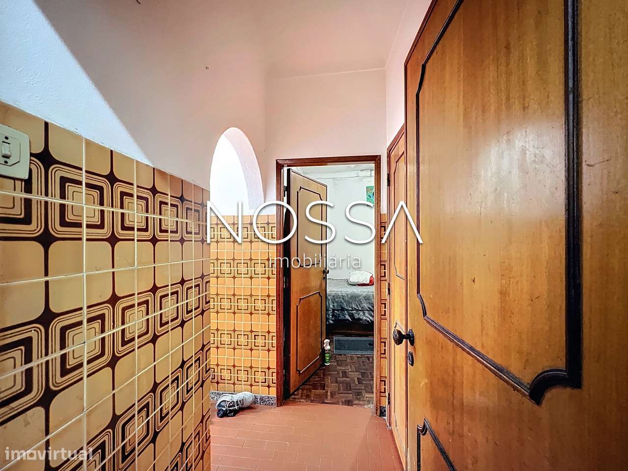 Moradia bi-familiar composta por dois apartamentos T2 com entradas... - Grande imagem: 3/36