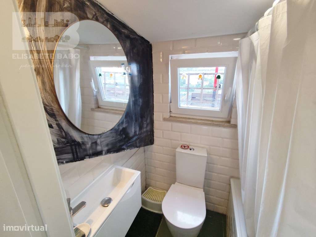 **Apartamento T1 em Campolide com Vista Deslumbrante sobre Monsanto**-31