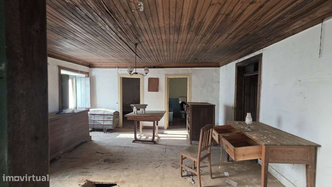 Moradia para restaurar, com terreno, perto de Ferreira do Zêzere-17