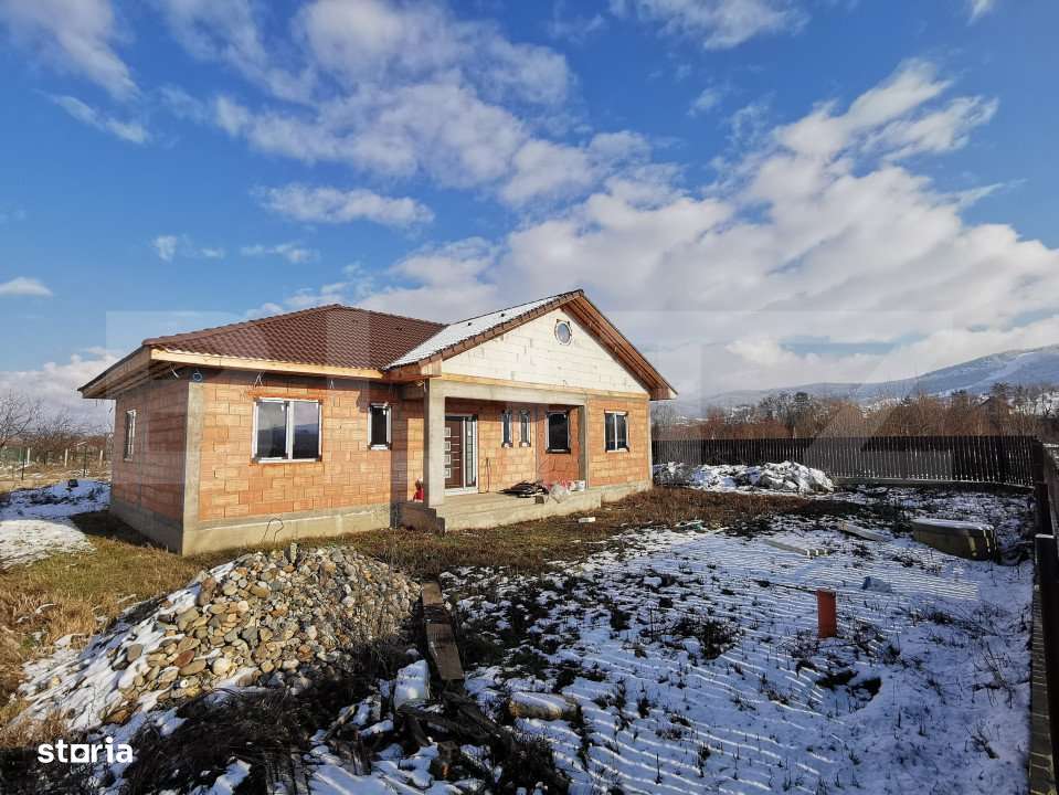 Casa la rosu 3 dormitoare, 145 mp, 750 mp teren, zona Unirea - Imagine principală: 2/3