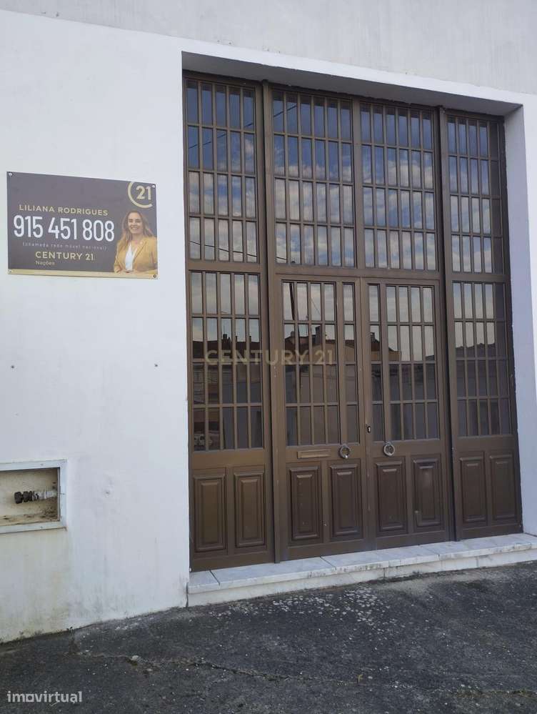 Armazém com 944 m² junto à estação de comboios de Tomar - Grande imagem: 4/21