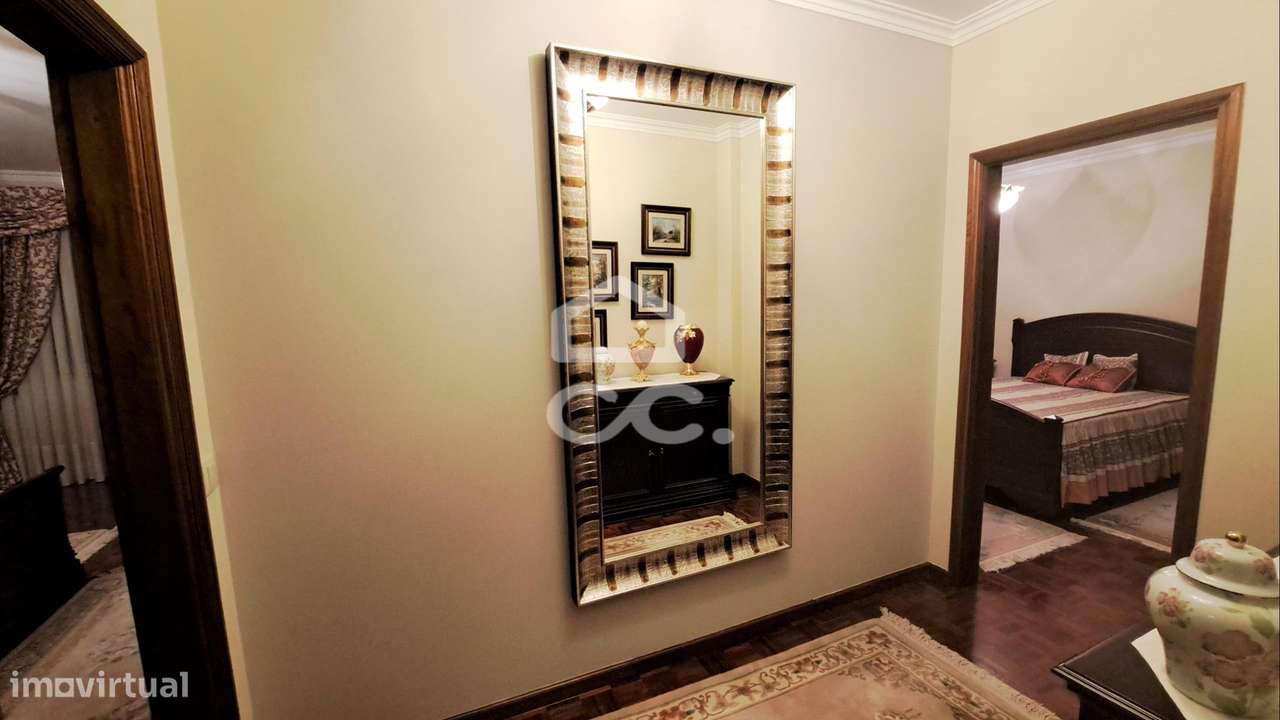 Moradia T6 com piscina e vistas-21