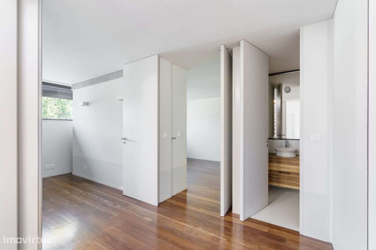 Penthouse Luxuosa com Piscina e Vistas 360º no Coração de Braga-26