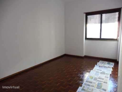 Apartamento T3 para Arrendar nas Paivas - Zona Central - Grande imagem: 4/8