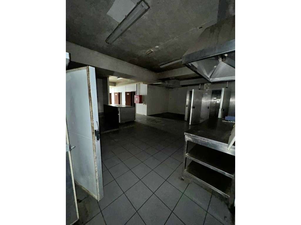 Oportunidade de negócio no coração de V. N. de Gaia-13