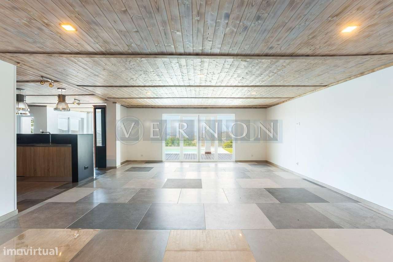 Moradia Renovada T4 com Vista Rio Arade, Piscina e 2.450 m² de Terreno-29