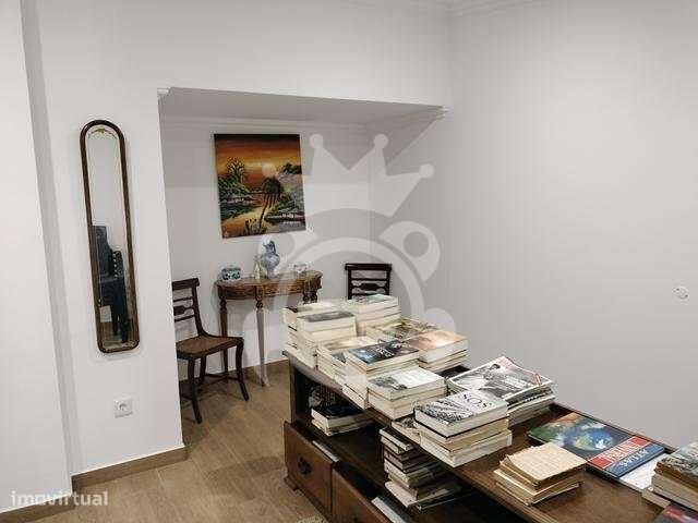 Moradia T4 Totalmente Renovada-19