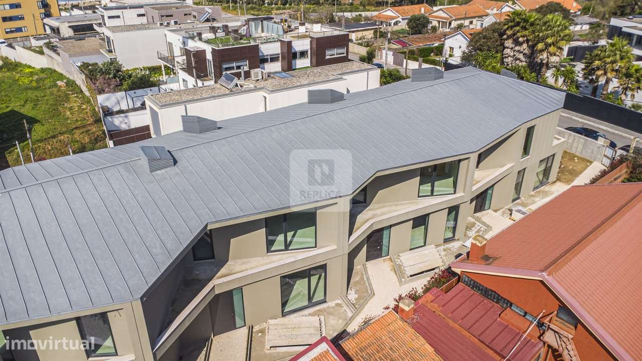 Moradia T3+1 em Canidelo a escassos metros da linha de mar-35