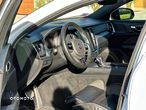 Volvo S60 T5 R-Design - 4