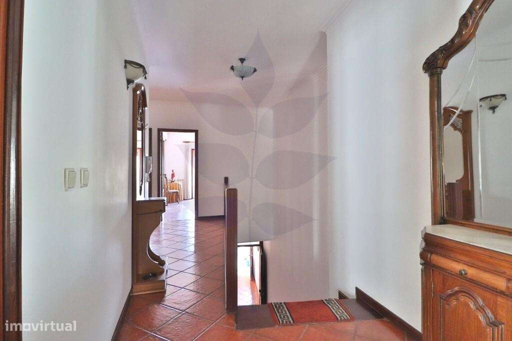Andar Moradia T3 no Centro de Vila Verde | Mobilado e Equipado | Com G-25