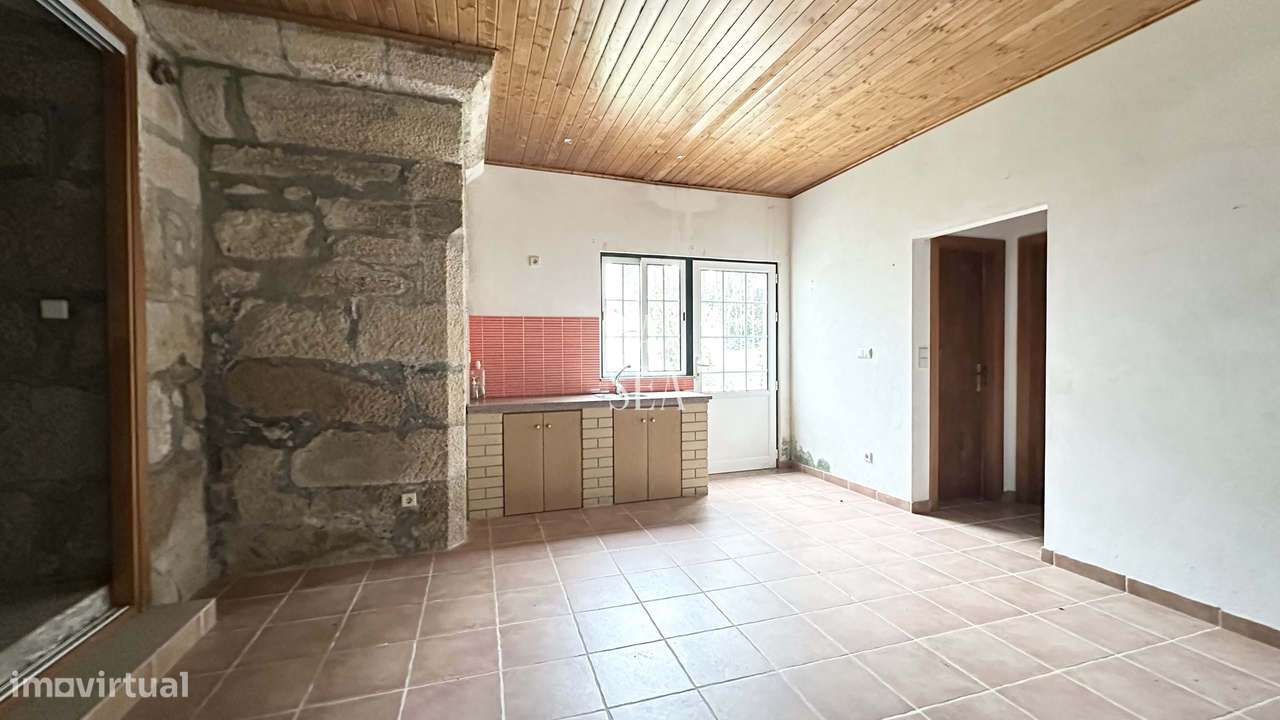 Quinta com 3 Habitações 2 Armazéns e 1 ha de Vinha em Barbeita Monção.-30