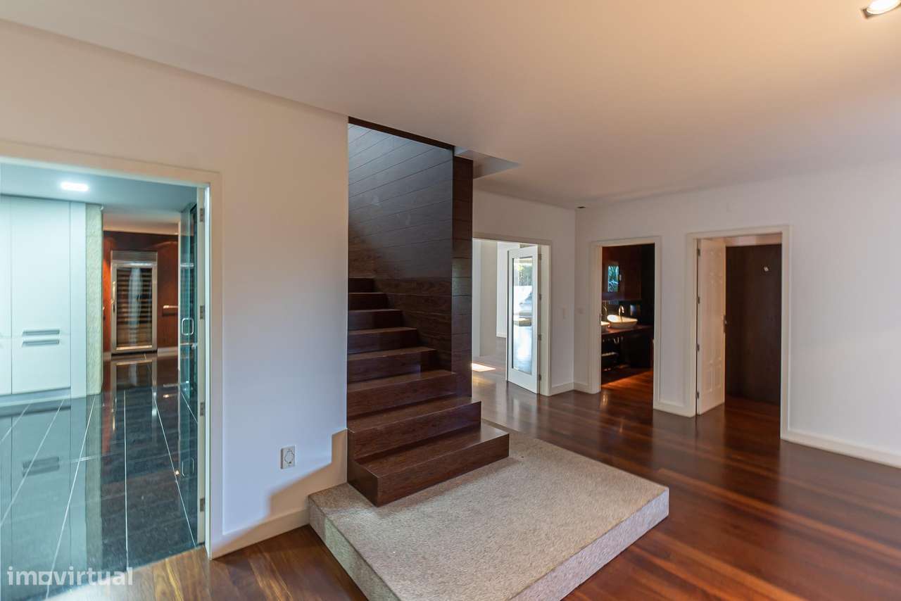 Moradia de Luxo com Elevada Privacidade, Piscinas Interior e...-25