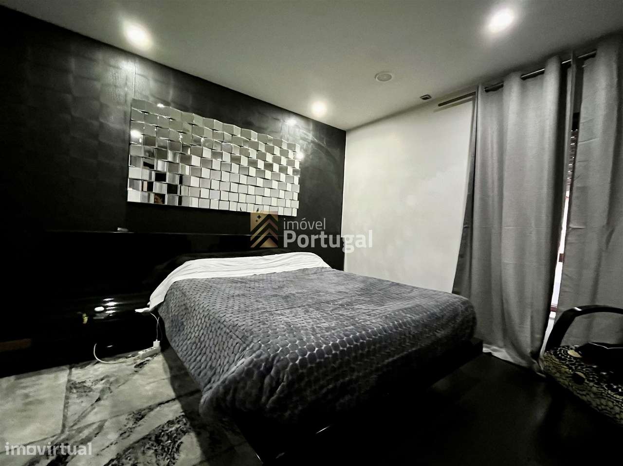 Amplo Ap. T4 Equipado, Prédio com Garagem Box e 2 Elevadores-20