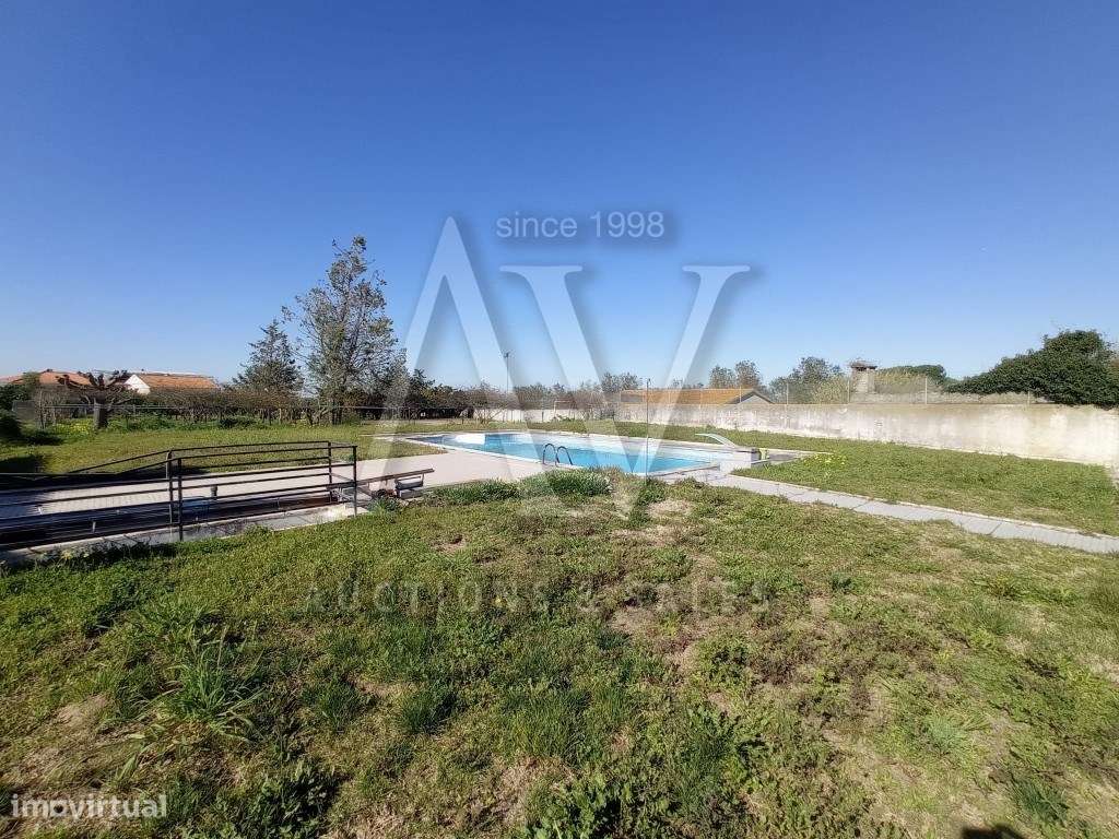 Quinta composta por moradia de dois pisos, com piscina, garagem e t...-12