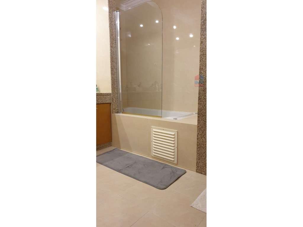 APARTAMENTO T3 COM 2 LUGARES DE GARAGEM NO CENTRO DE VILA REAL-9