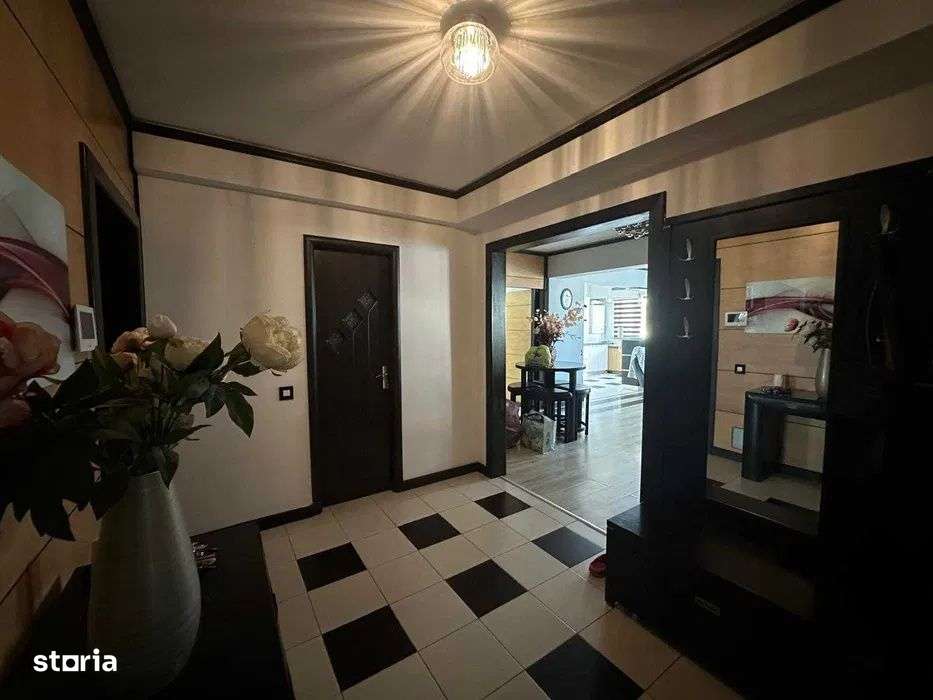 Eroii Revolutiei-Brancoveanu | 3 camere | 2 bai | 2 locuri parcare | 1 - Imagine principală: 4/8