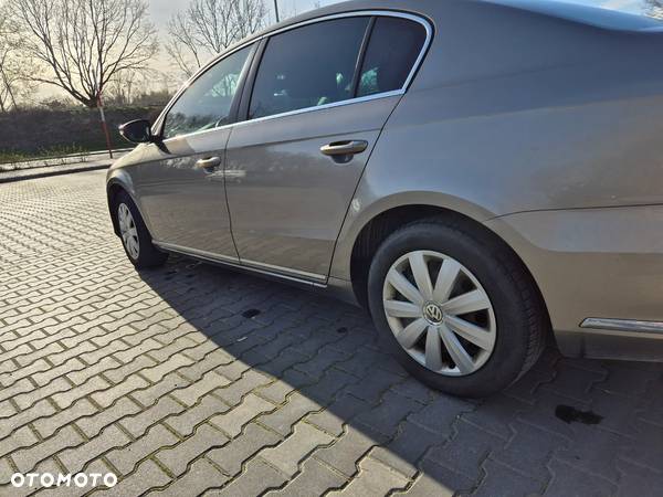 Volkswagen Passat - 22