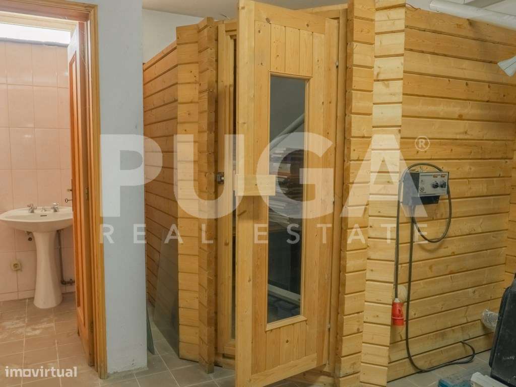 Moradia T5 em Miramar | Propriedade com 4.900 m², piscina coberta e...-15