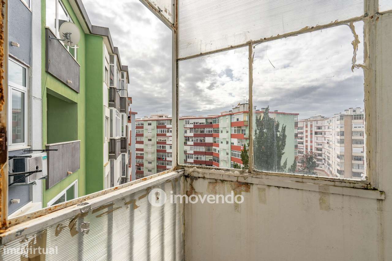 Apartamento T1 para renovação, junto da Praia de Paço de Arcos-5
