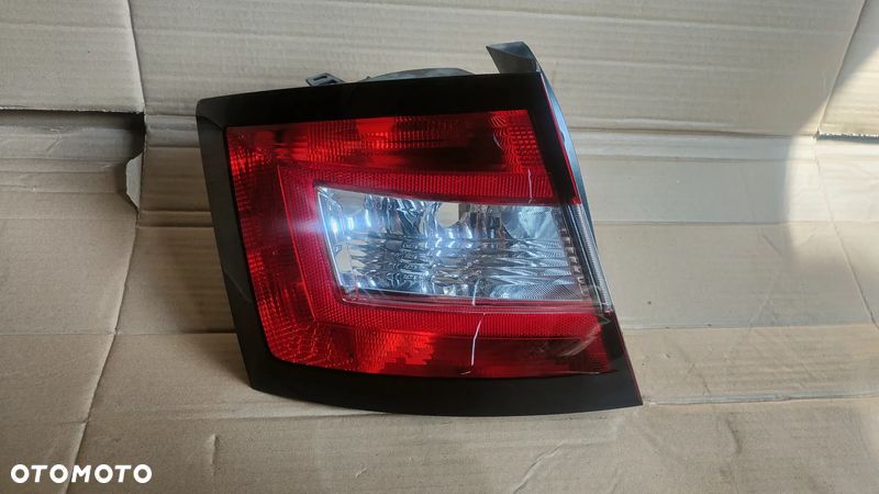 Skoda Fabia Lampa Tylna Lewa OE 6V6945095 - 1