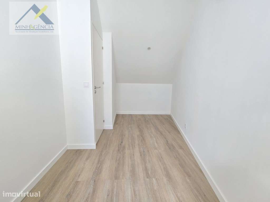 Moradia T2 totalmente recuperada em Setúbal-13