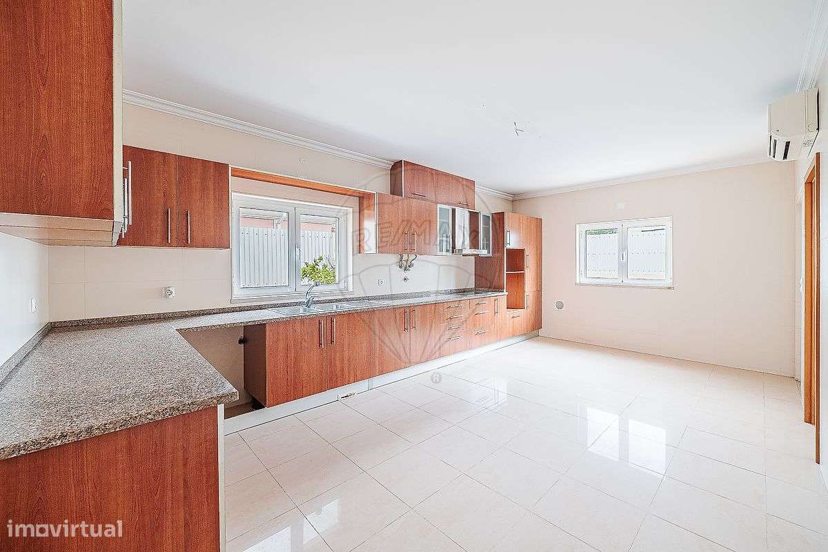 Moradia T4 para venda-16