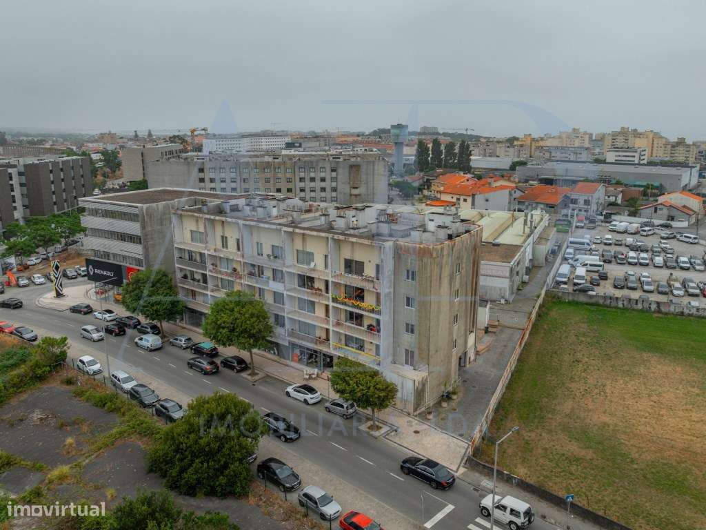 Apartamento T3 com varanda, e localização privilegiada em Vila do C...-24