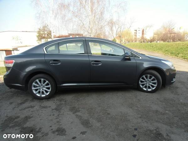 Toyota Avensis 2.0 D-4D Premium - 8