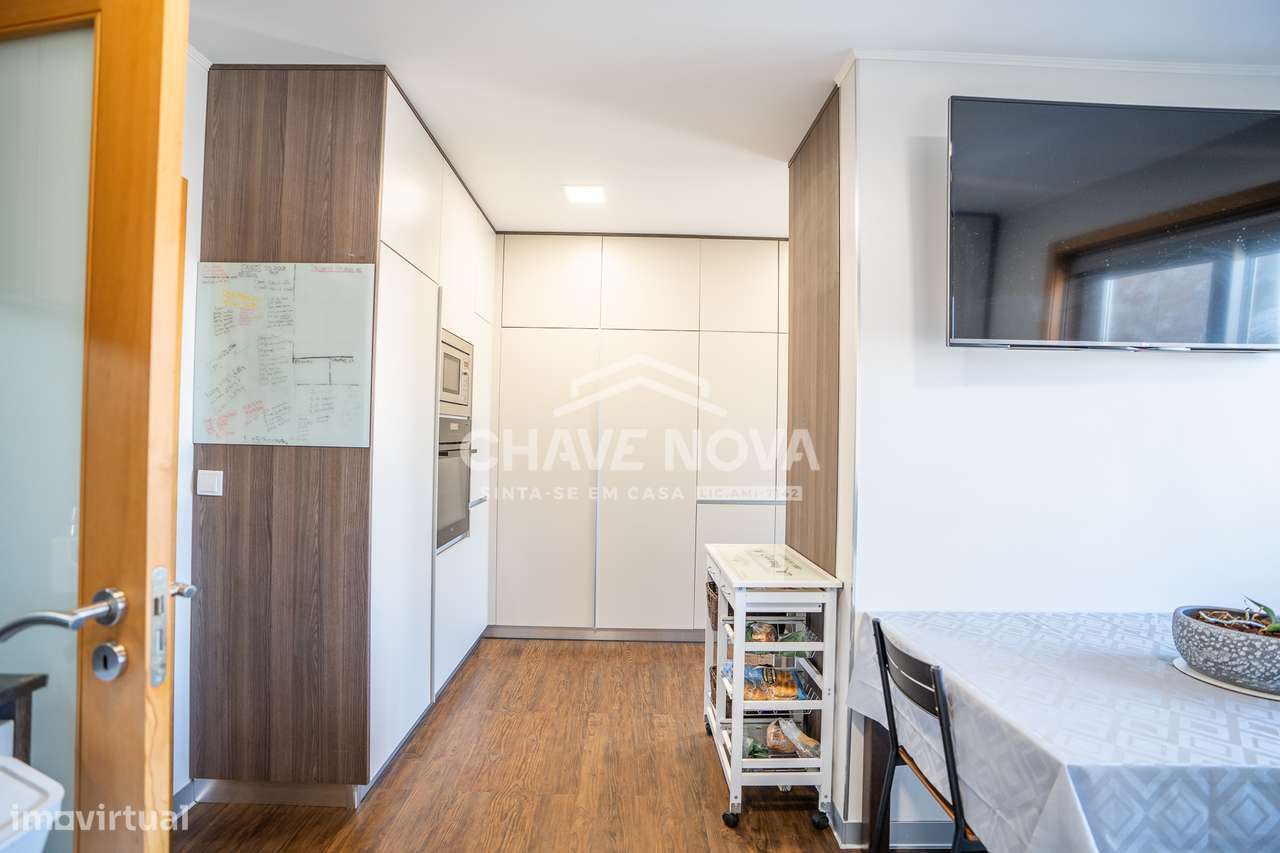 Apartamento T3, com terraço e box 4 carros situado em Campo- Valongo-15